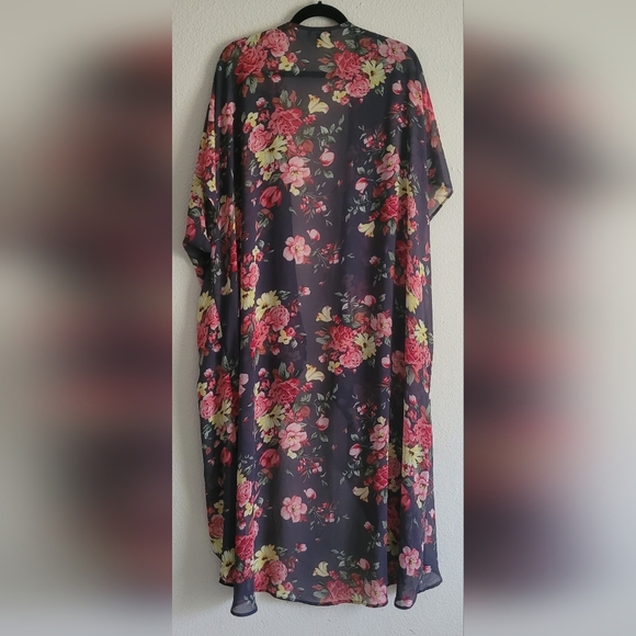 Torrid Floral Sheer Kimono - Picture 7 of 9